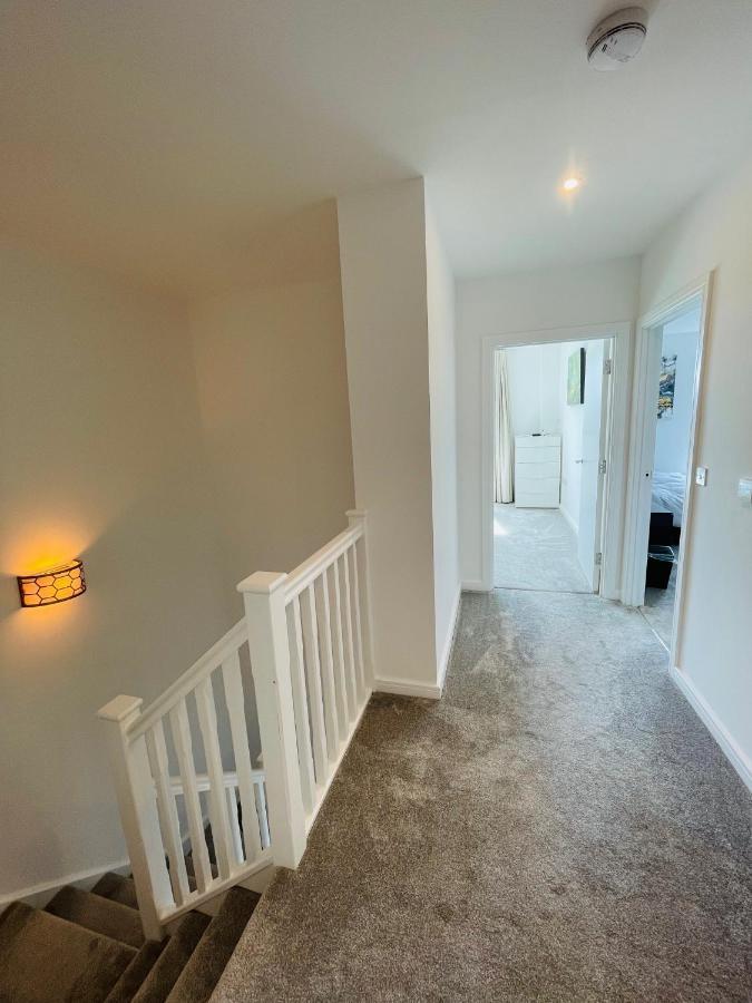 Modern Penthouse Flat With Free Indoor Parking Apartment London Bagian luar foto